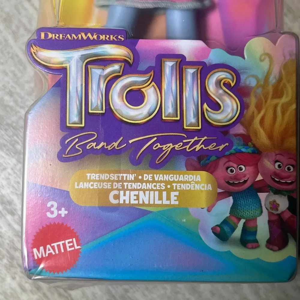 NEW Trolls Band Together TRENDSETTIN CHENILLE 8